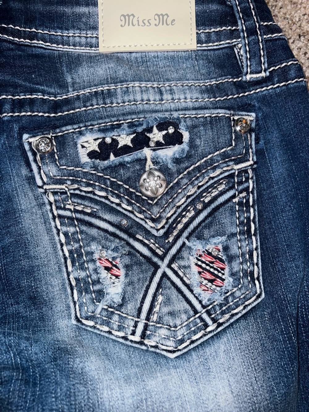 Miss Me Distressed Low Rise Ankle Skinny size 30 Americana style bling